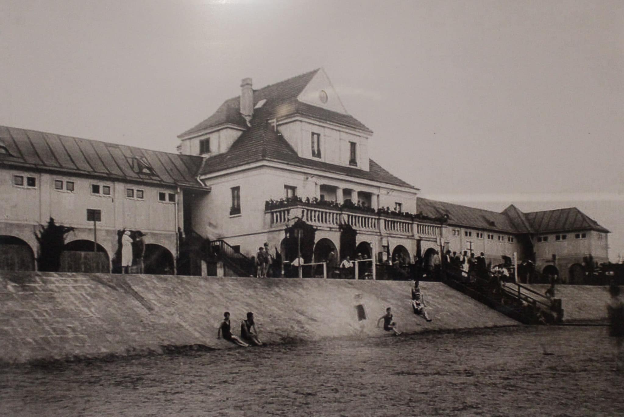 Łazienki Rzeczne w Poznaniu — historyczny gmach z 1924 roku